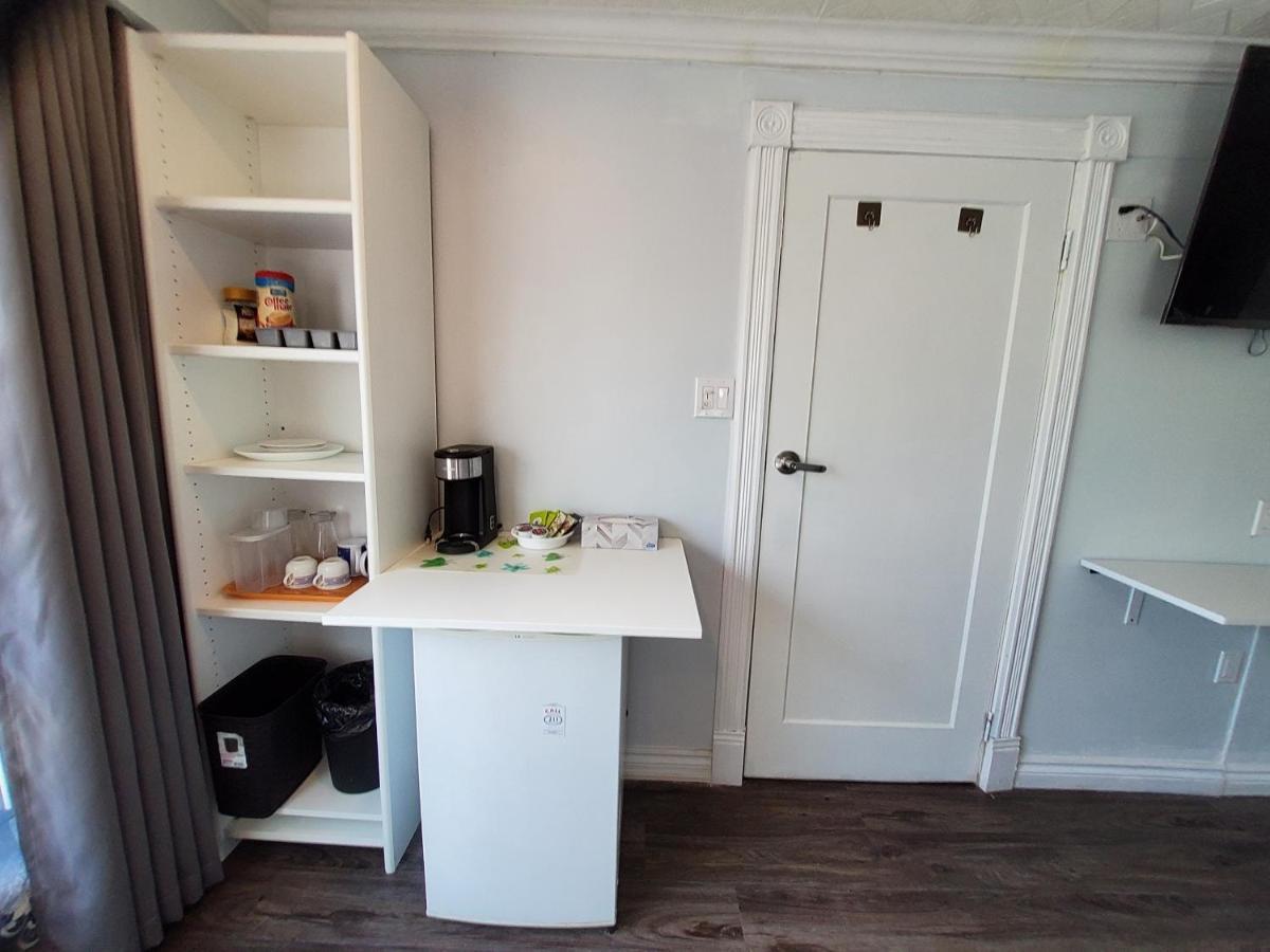 Renovated Cozy Bedroom With Private Washroom Торонто Екстер'єр фото