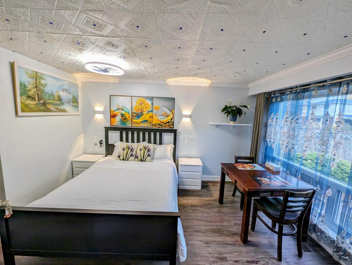 Renovated Cozy Bedroom With Private Washroom Торонто Екстер'єр фото